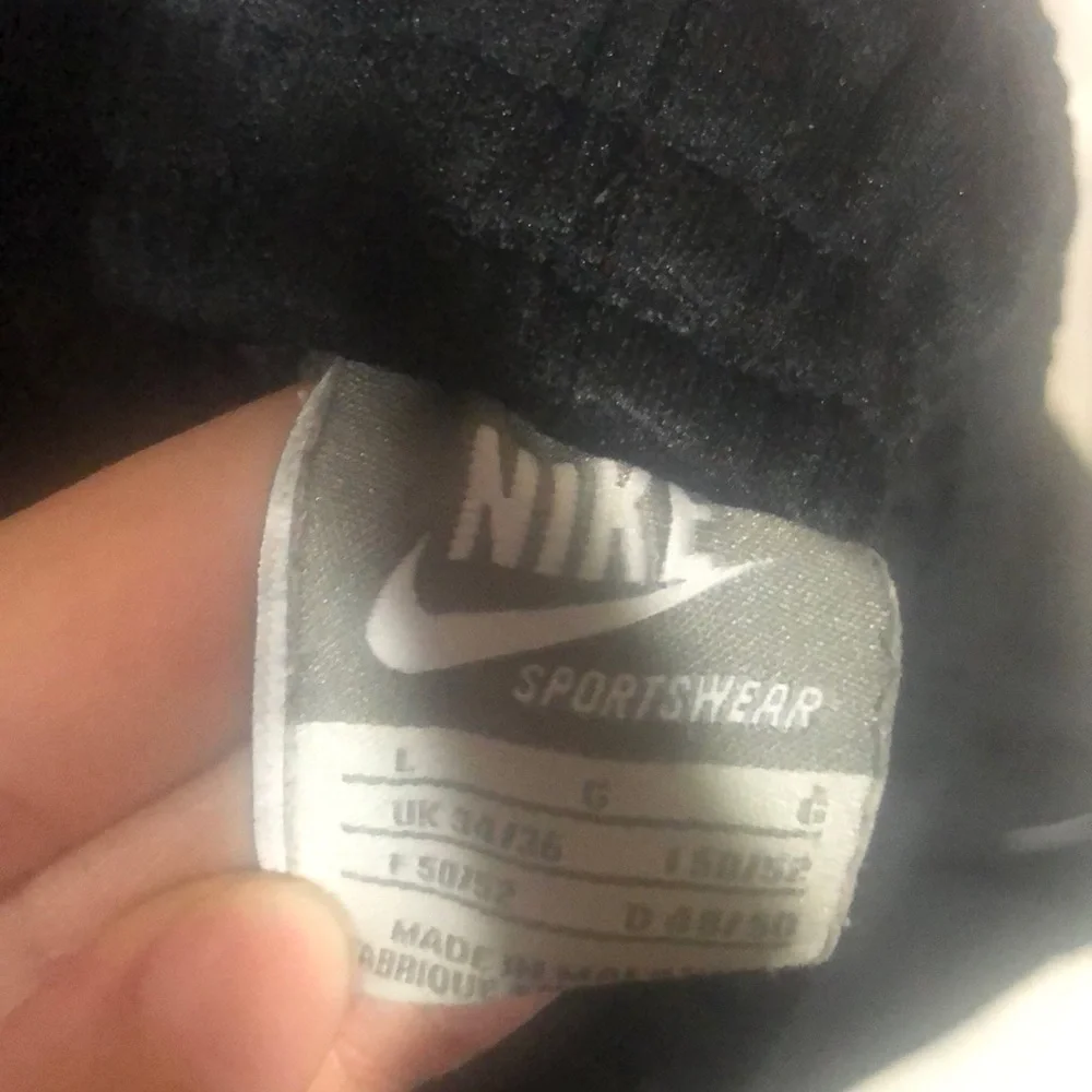 Nike men’s baggy Black Joggers - Picture 3 of 4